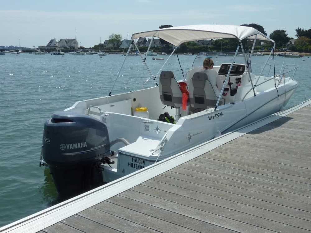 Profitez de chaque instant : une journée ensoleillée autour de Vannes en bateau à moteur