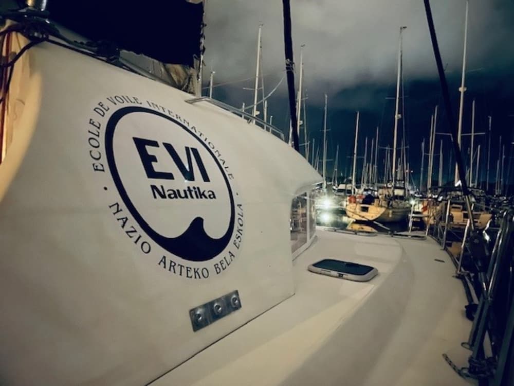 Journée complète de voile en catamaran à Hendaye