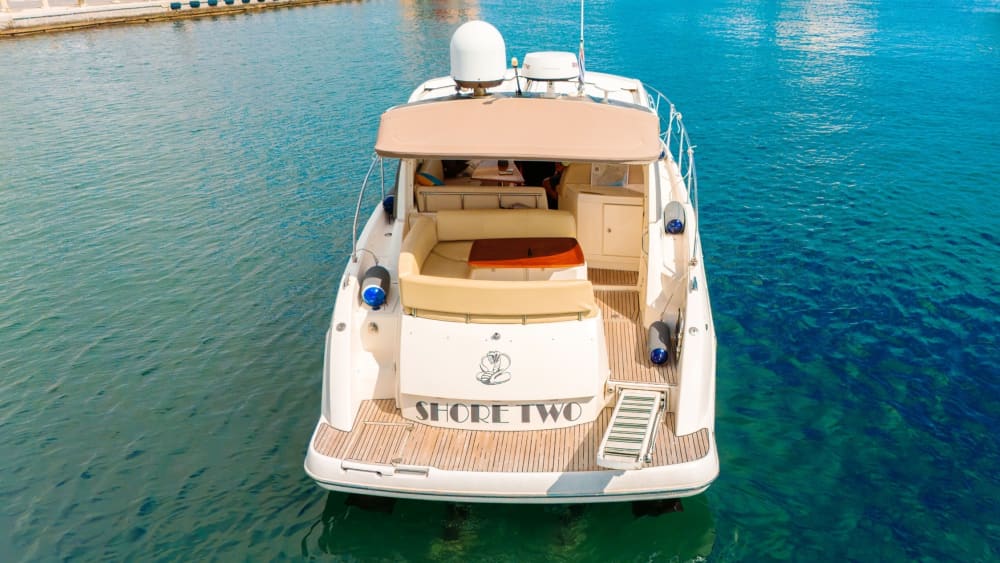 Ваш день в Санремо: Арендуйте моторную лодку и проведите целый день, исследуя окрестности.