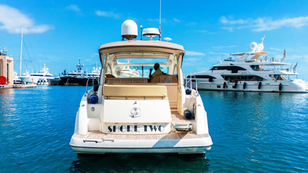 Ваш день в Санремо: Арендуйте моторную лодку и проведите целый день, исследуя окрестности.