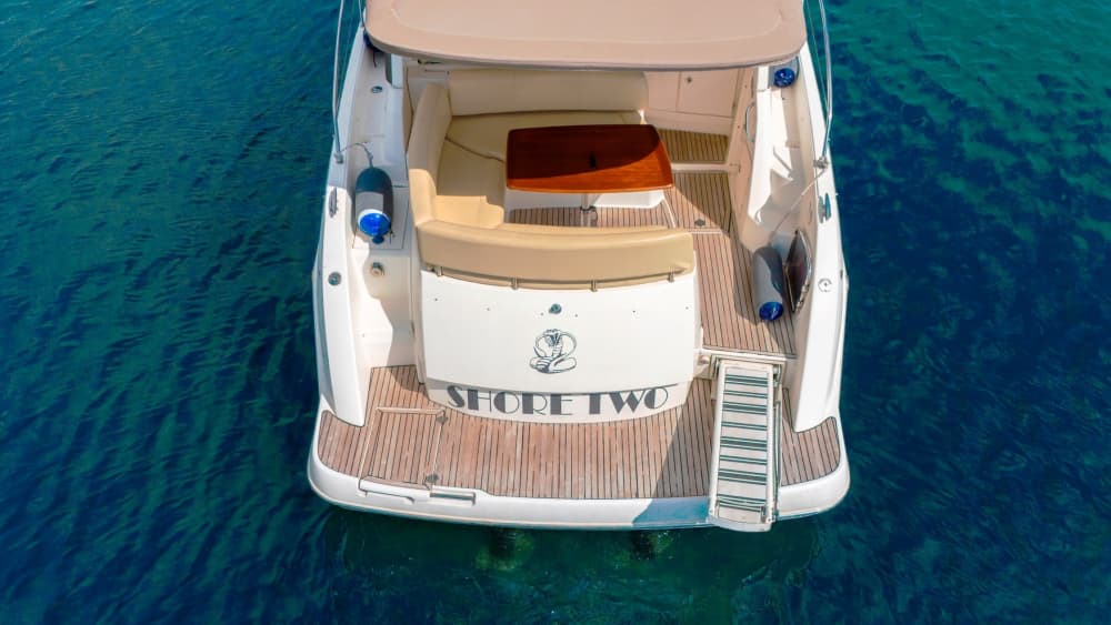 Ваш день в Санремо: Арендуйте моторную лодку и проведите целый день, исследуя окрестности.