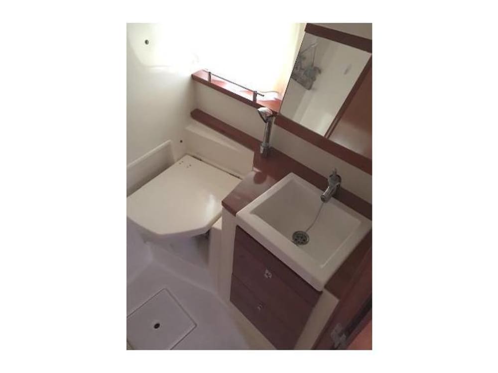 Ваш день в Санремо: Арендуйте моторную лодку и проведите целый день, исследуя окрестности.