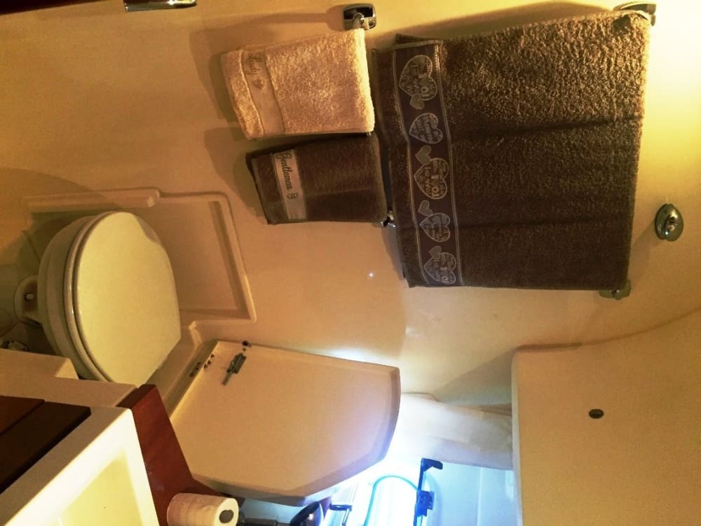 Ваш день в Санремо: Арендуйте моторную лодку и проведите целый день, исследуя окрестности.