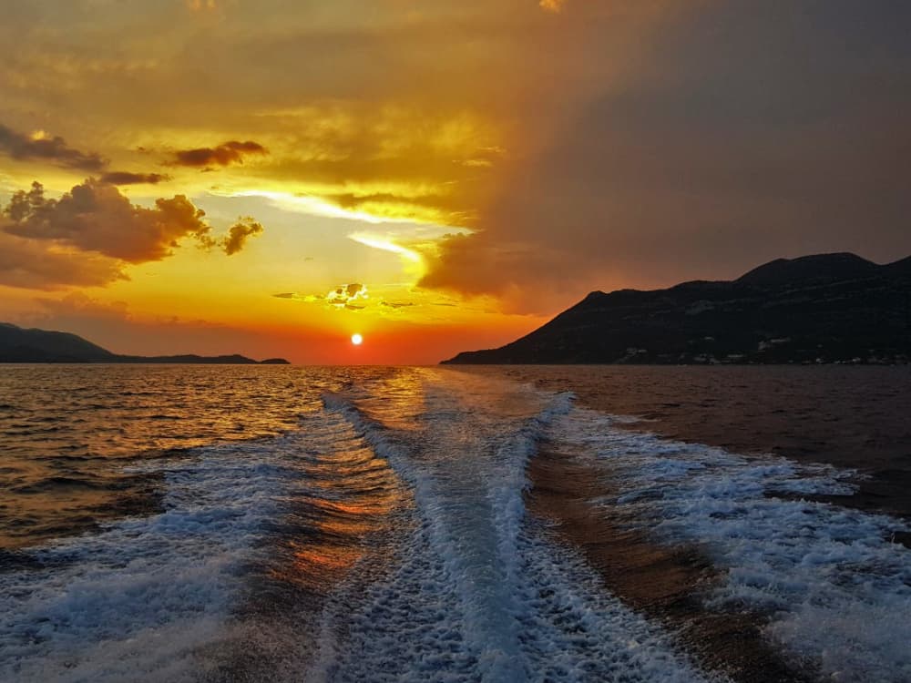 Crociera al tramonto a Dubrovnik lungo le mura storiche della città