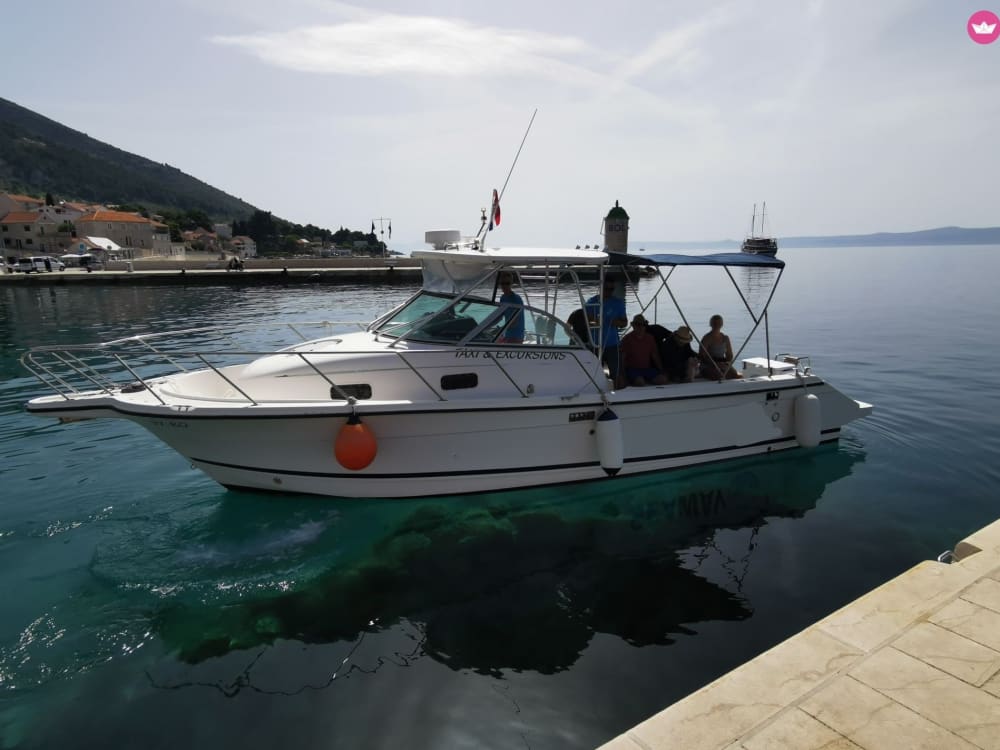 Votre bateau à moteur privé pour une journée autour de Bol