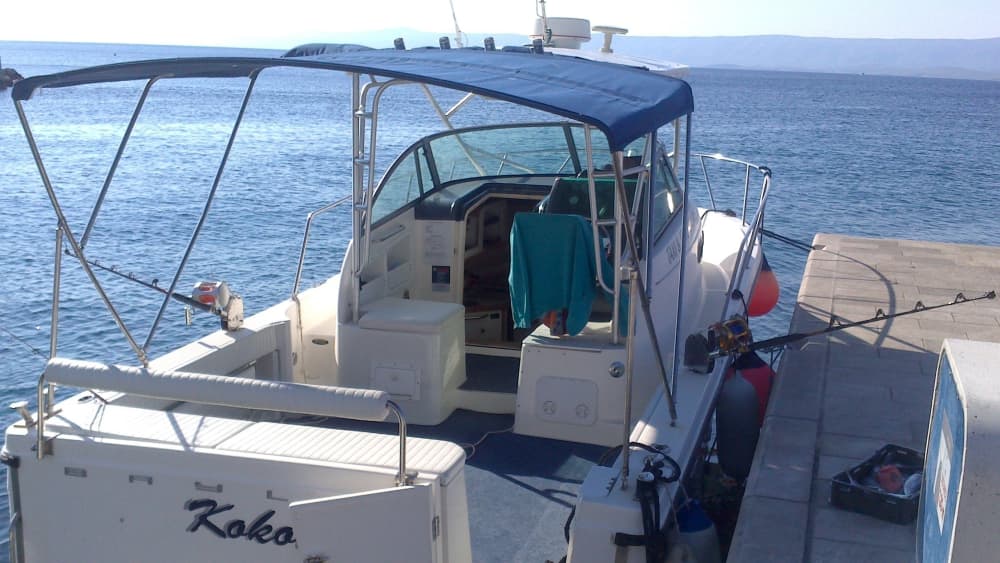 Votre bateau à moteur privé pour une journée autour de Bol
