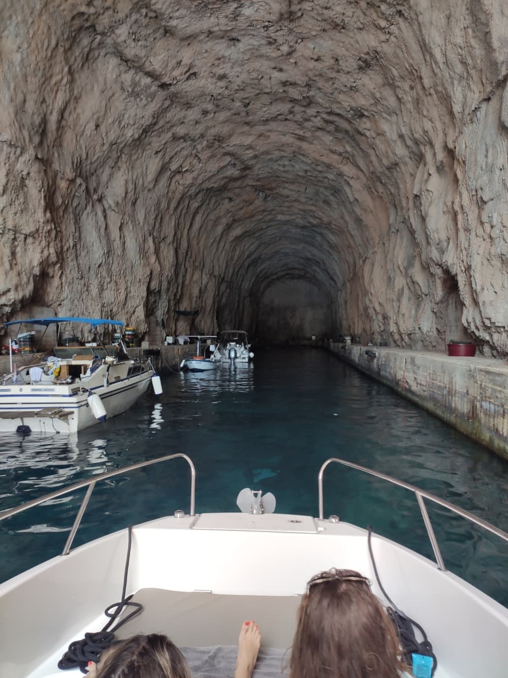 La grotte bleue et l'évasion dalmatienne