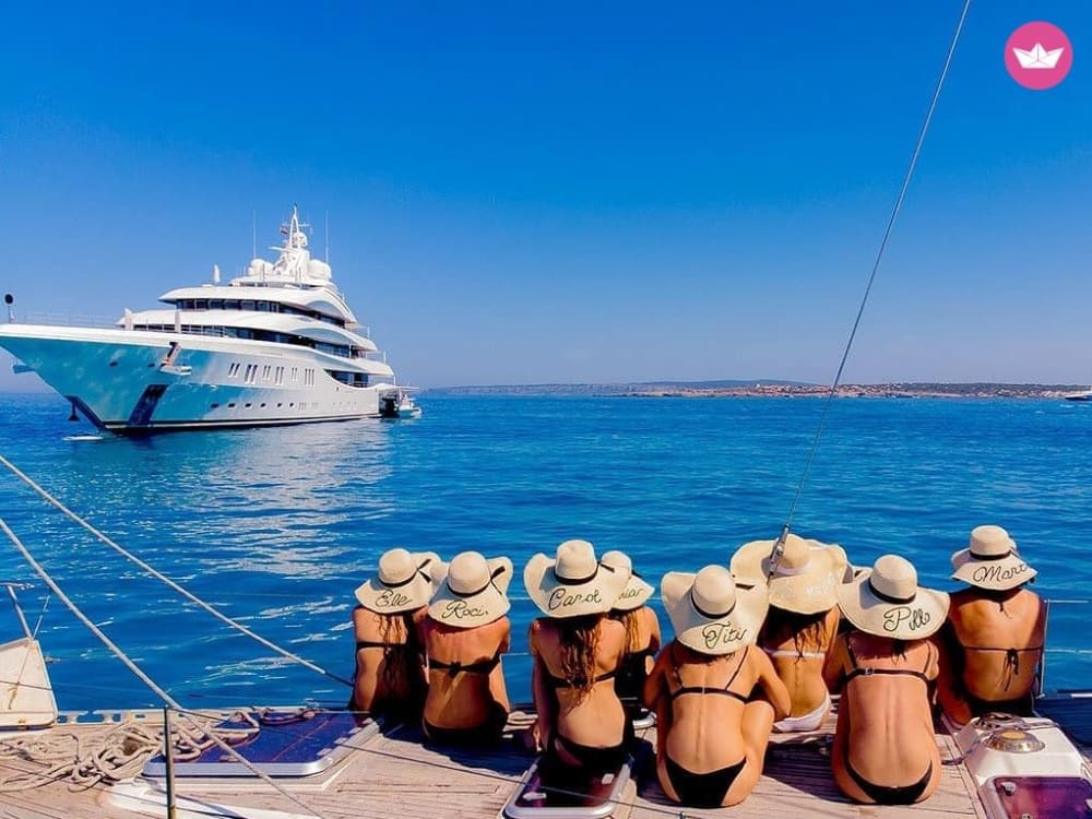 Ένα Μεγάλο Απόγευμα Ιστιοπλοΐας: 6 Ώρες σε ένα Ιστιοπλοϊκό 19 μέτρων, Ποτά Συμπεριλαμβάνονται και το Ηλιοβασίλεμα ως Μεγάλο Φινάλε. Ιστιοπλοΐα, Πρόποση και Χαλάρωση κάτω από το Ηλιοβασίλεμα