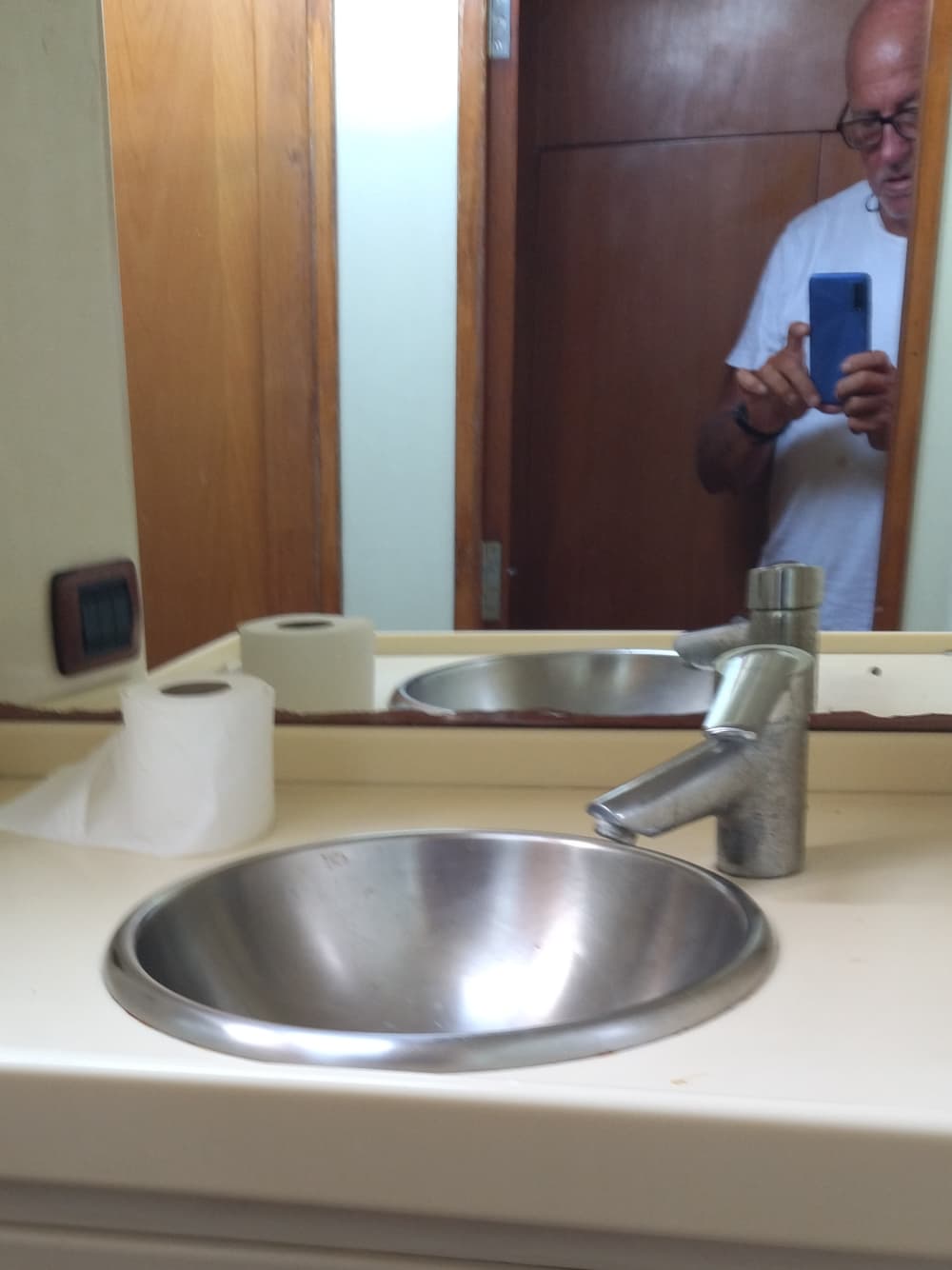 11ωρη ιστιοπλοϊκή εκδρομή με ιστιοπλοϊκό 19 μέτρων με ανοιχτό μπαρ με μπύρα και αναψυκτικά: άνεση, θάλασσα και ένα αξέχαστο ηλιοβασίλεμα.