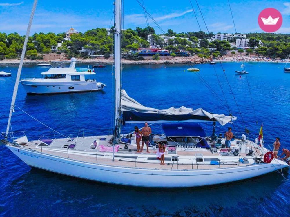 11ωρη ιστιοπλοϊκή εκδρομή με ιστιοπλοϊκό 19 μέτρων με ανοιχτό μπαρ με μπύρα και αναψυκτικά: άνεση, θάλασσα και ένα αξέχαστο ηλιοβασίλεμα.