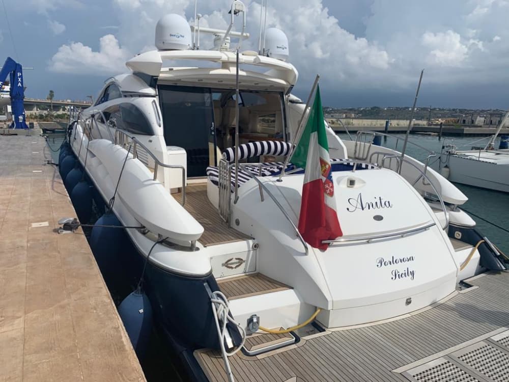 Unrivaled Syracuse views: A world-class day on a motor yacht