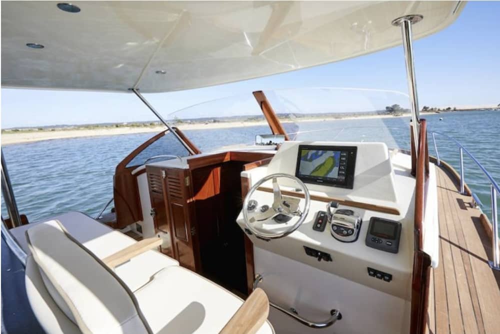 Discover Arcachon: A full day of sun on a motorboat