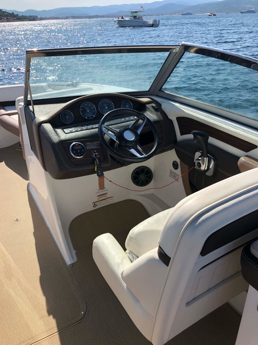 Rent a motorboat for 2h of fun