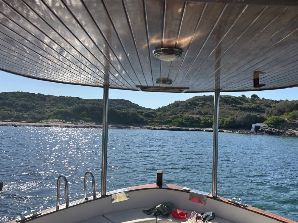 10 ore in paradiso: esplora il nord di Minorca in barca