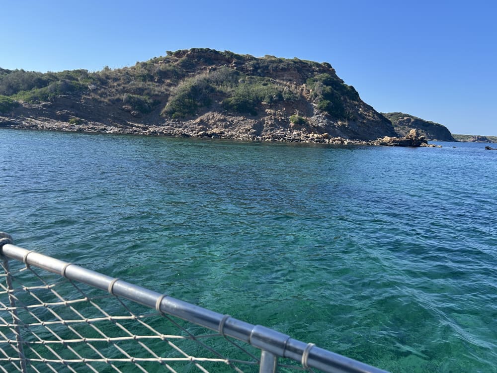 10 ore in paradiso: esplora il nord di Minorca in barca