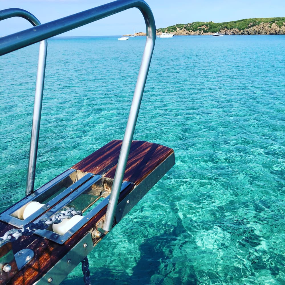 10 ore in paradiso: esplora il nord di Minorca in barca