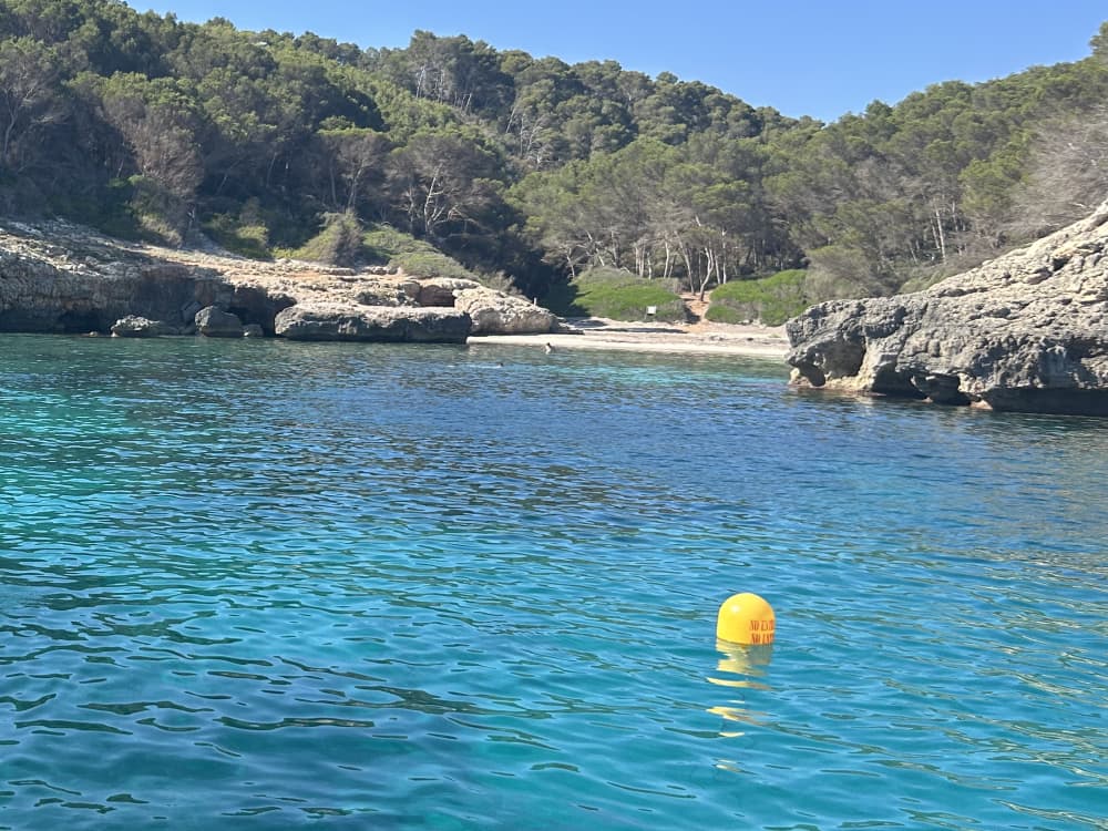 10 ore in paradiso: esplora il nord di Minorca in barca