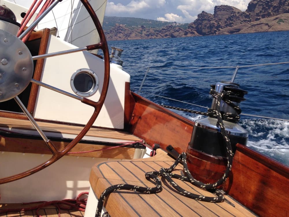 Vela e Mediterraneo 8 ore: Avventura Intima con partenza da Saint-Cyr-sur-Mer