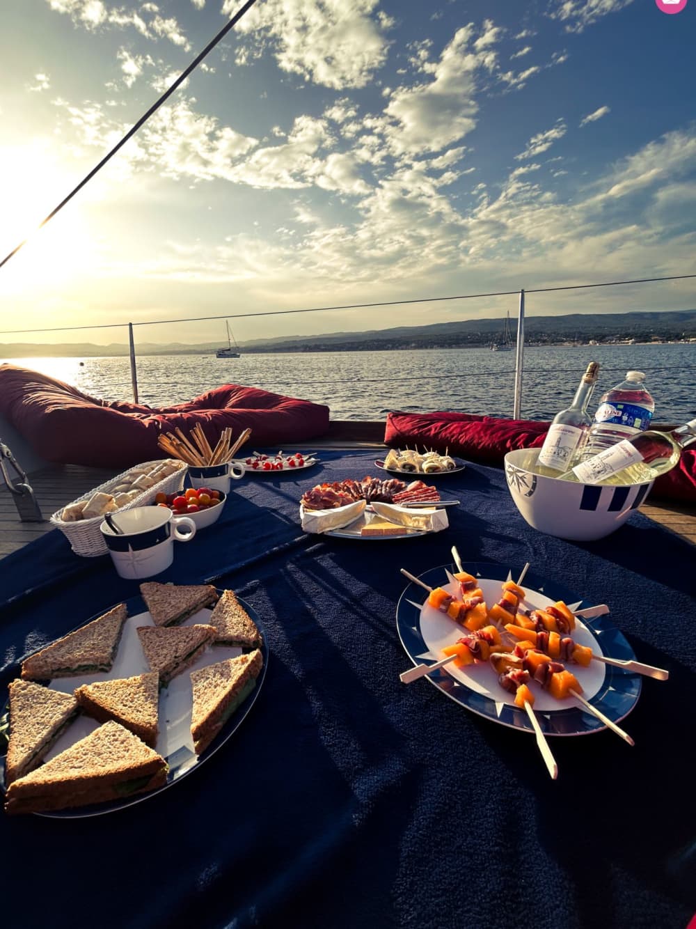 Vela e Mediterraneo 8 ore: Avventura Intima con partenza da Saint-Cyr-sur-Mer