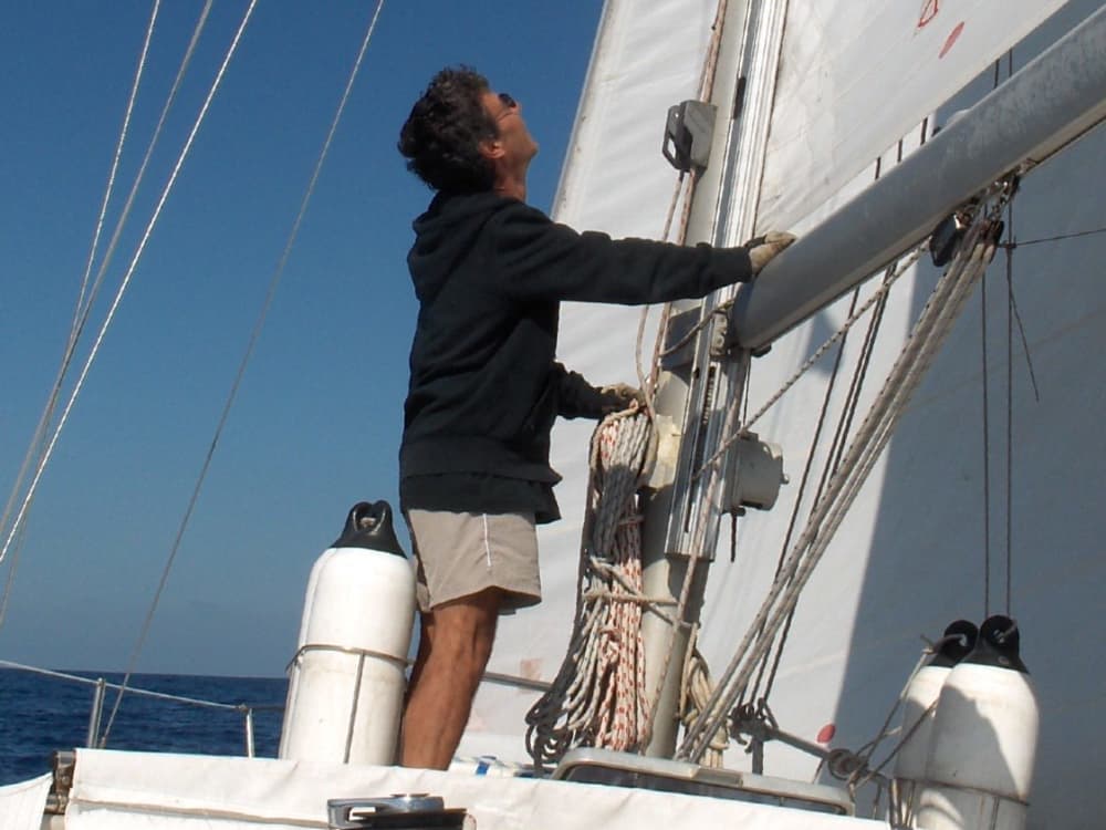 Navegue pelas águas azuis de Montpellier: Sua expedição de veleiro particular de 9h30