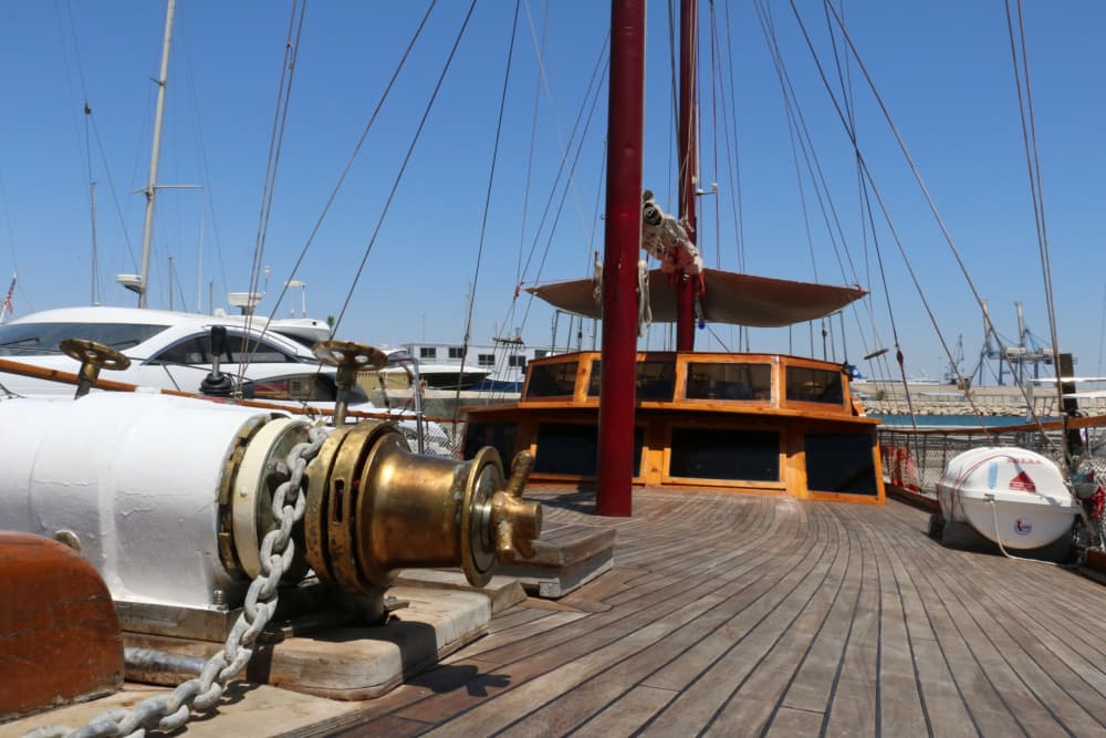 Geniet van elk moment: een volle dag zon rondom Larnaca op een zeilboot