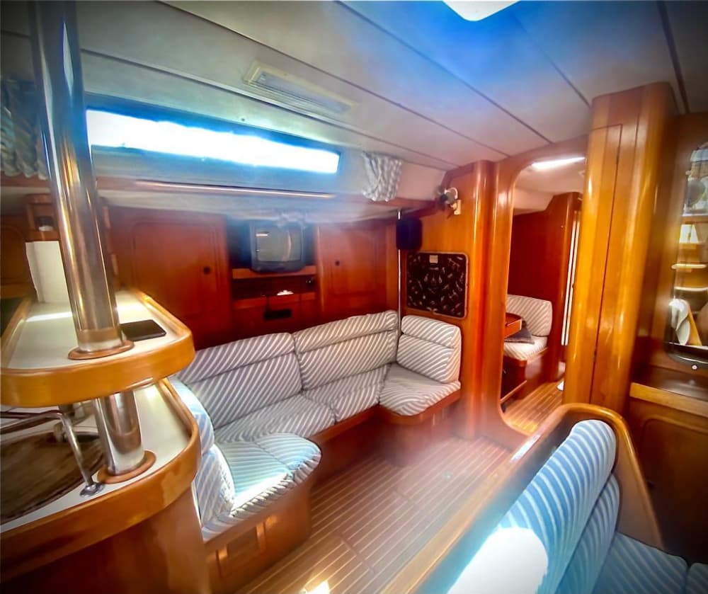 Goditi un'intera giornata di navigazione a Scario su una barca a vela.