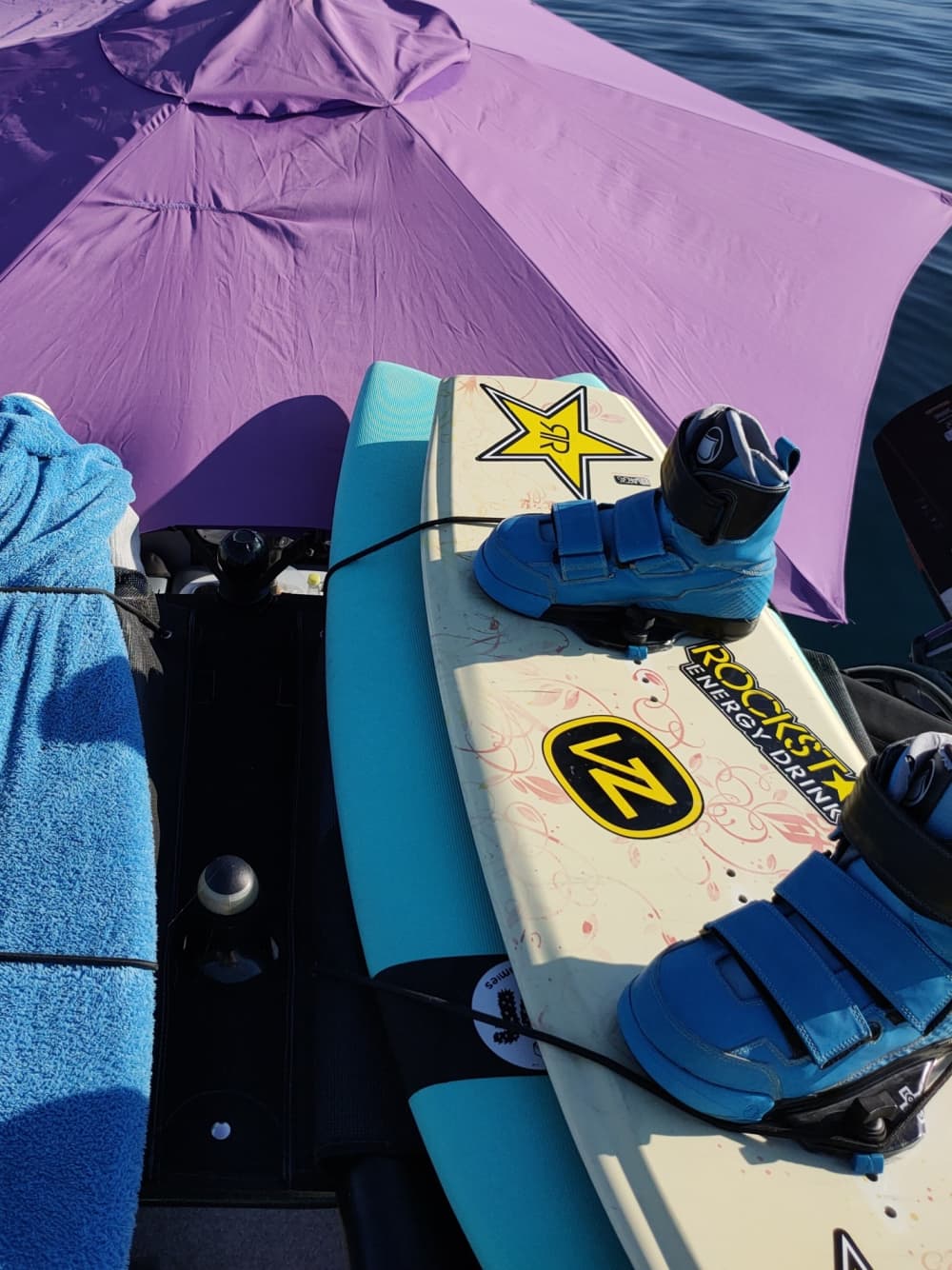 2u30 zon rond Thonon-les-Bains op een motorboot