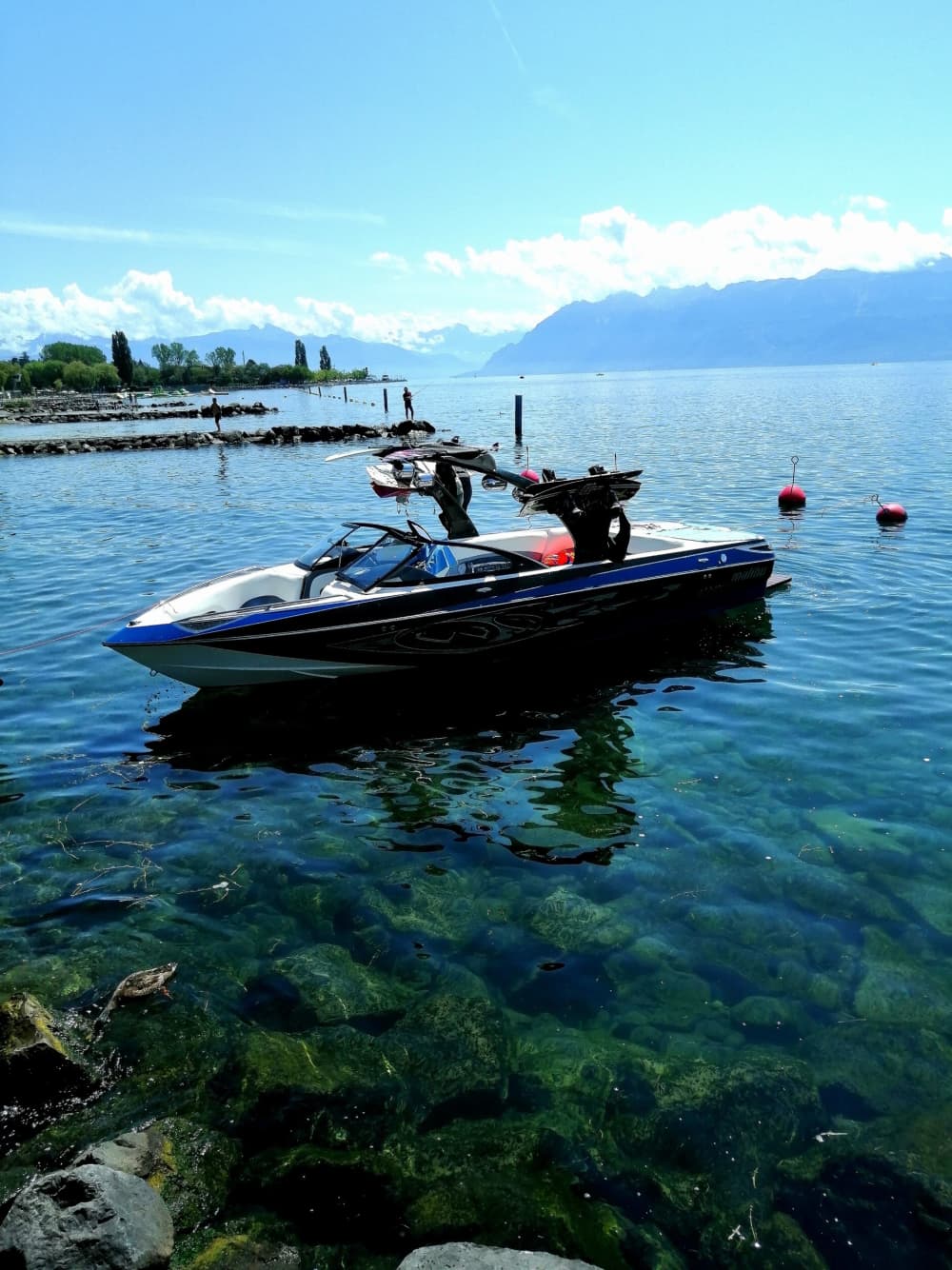 2u30 zon rond Thonon-les-Bains op een motorboot