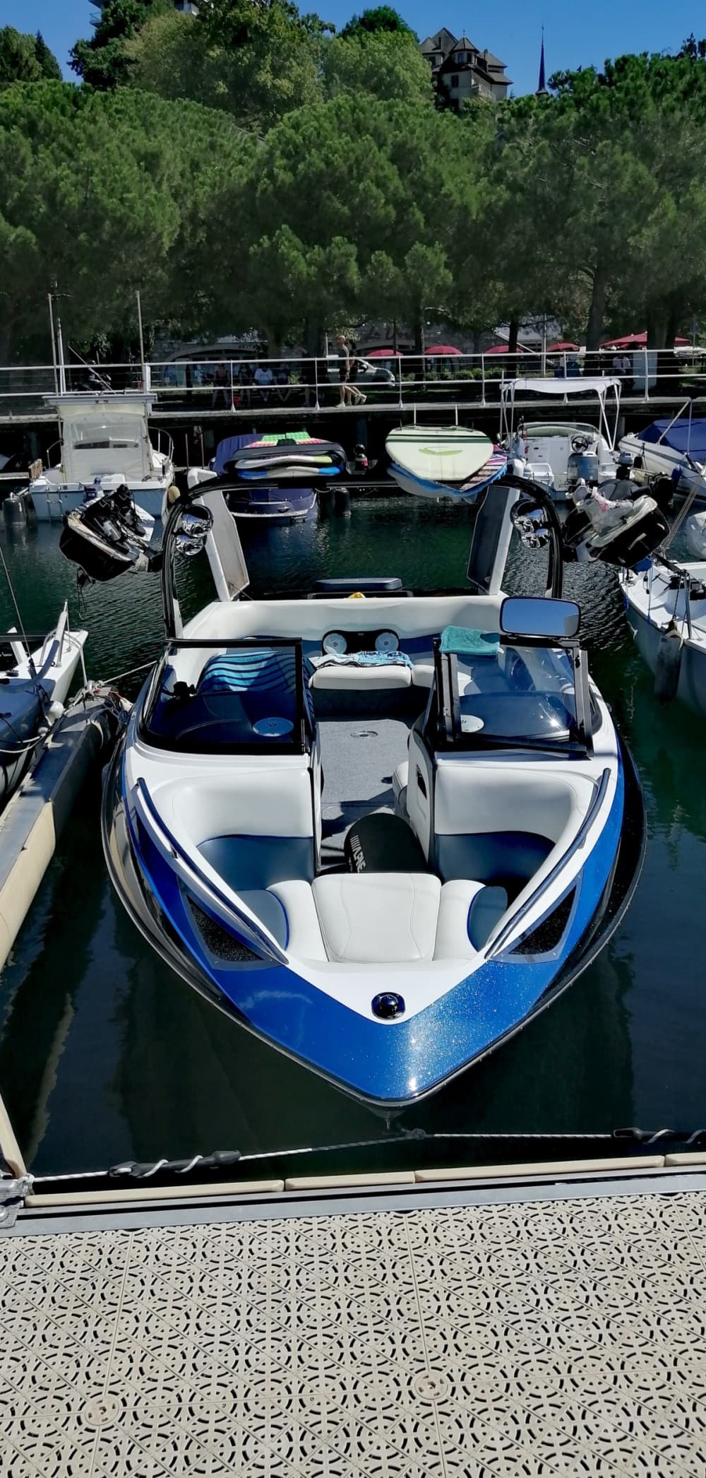 2u30 zon rond Thonon-les-Bains op een motorboot