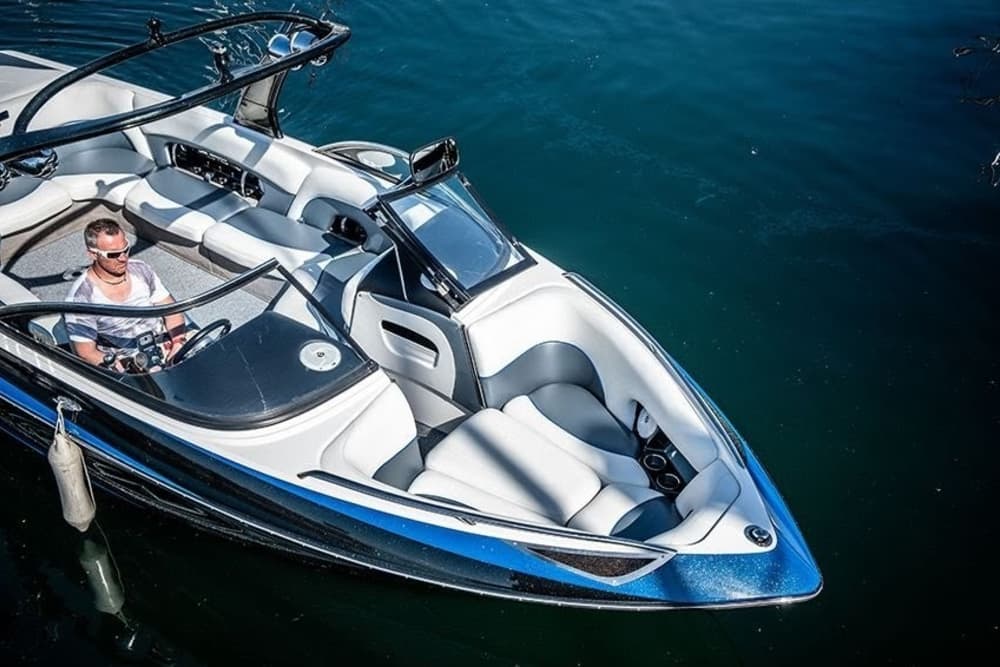 2u30 zon rond Thonon-les-Bains op een motorboot