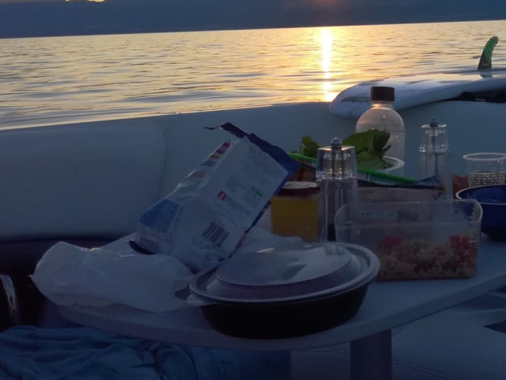 2u30 zon rond Thonon-les-Bains op een motorboot