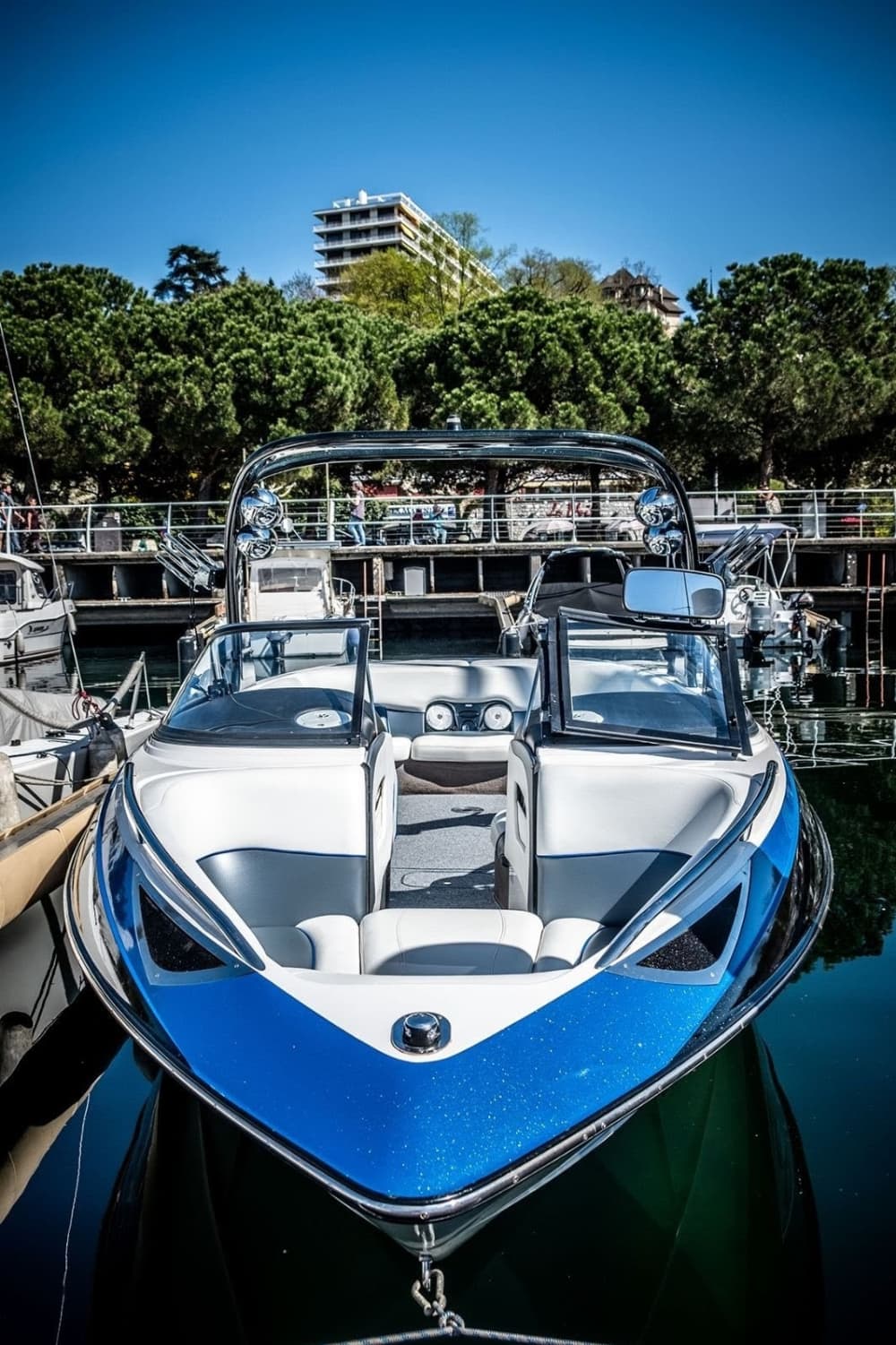2u30 zon rond Thonon-les-Bains op een motorboot