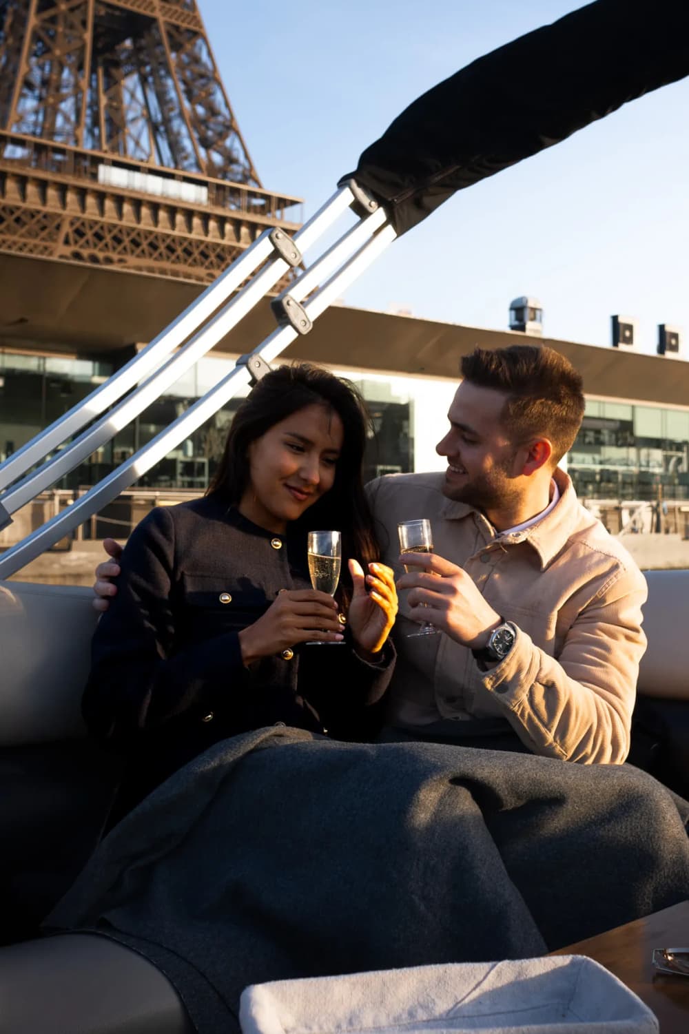 Upptäck Eiffeltornet på en 1,5 timmars privat kryssning, omgiven av parisisk charm