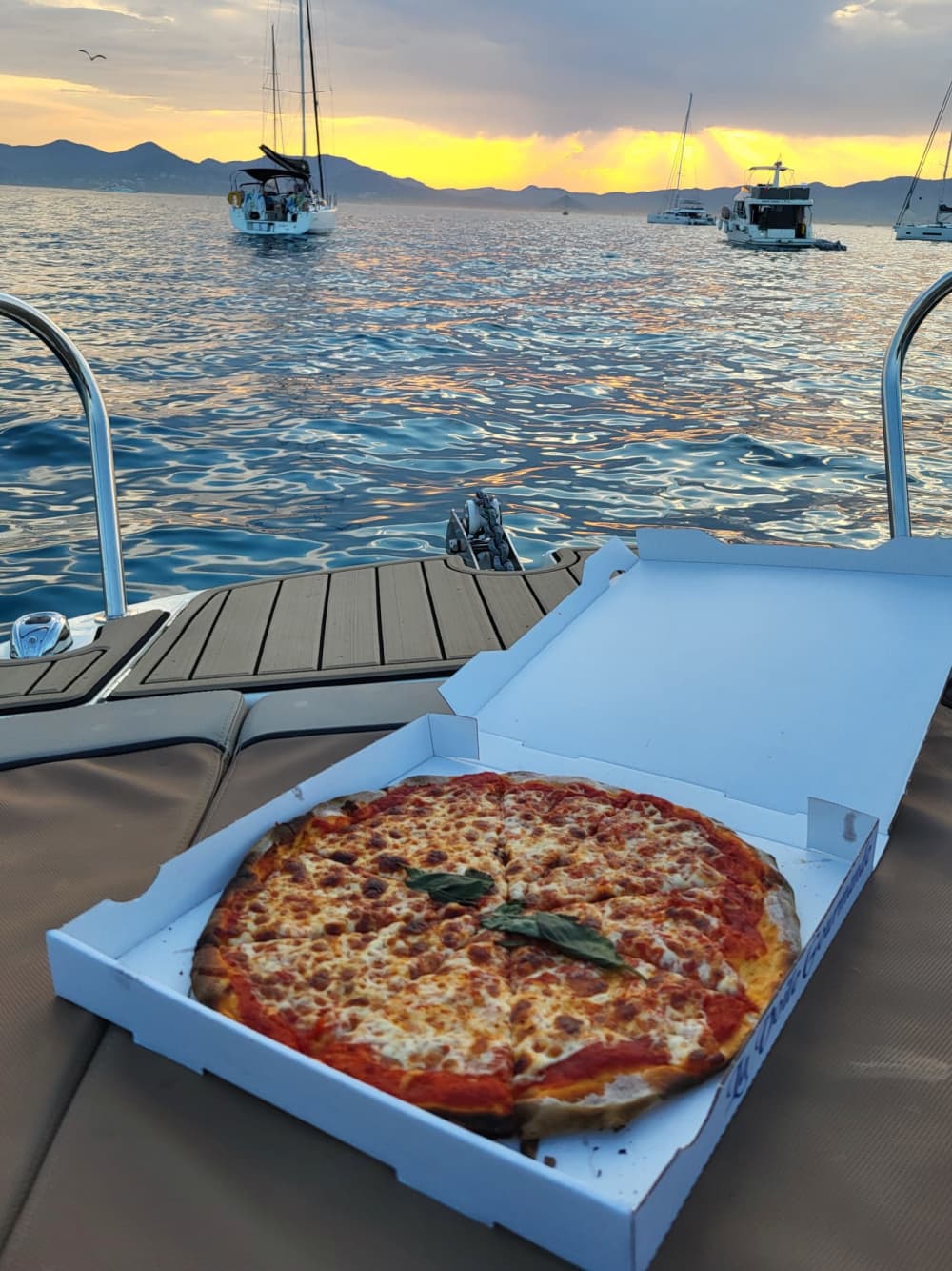 🏝️Relaxing full or half day on a private boat on the French Riviera with a skipper. Enjoy the sea, I'll take care of the rest!