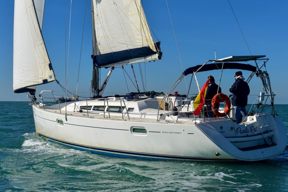 8 ore di navigazione lungo la costa di Cadice