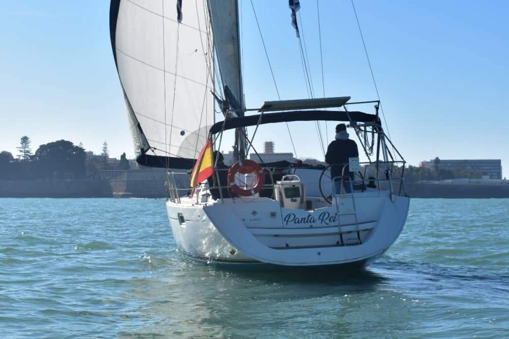 8 ore di navigazione lungo la costa di Cadice