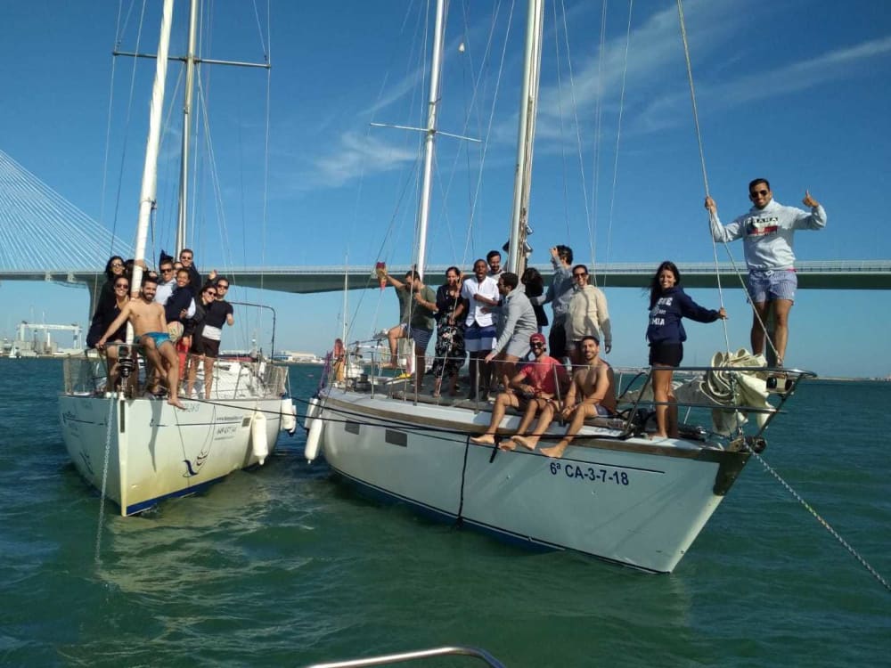 8 ore di navigazione lungo la costa di Cadice