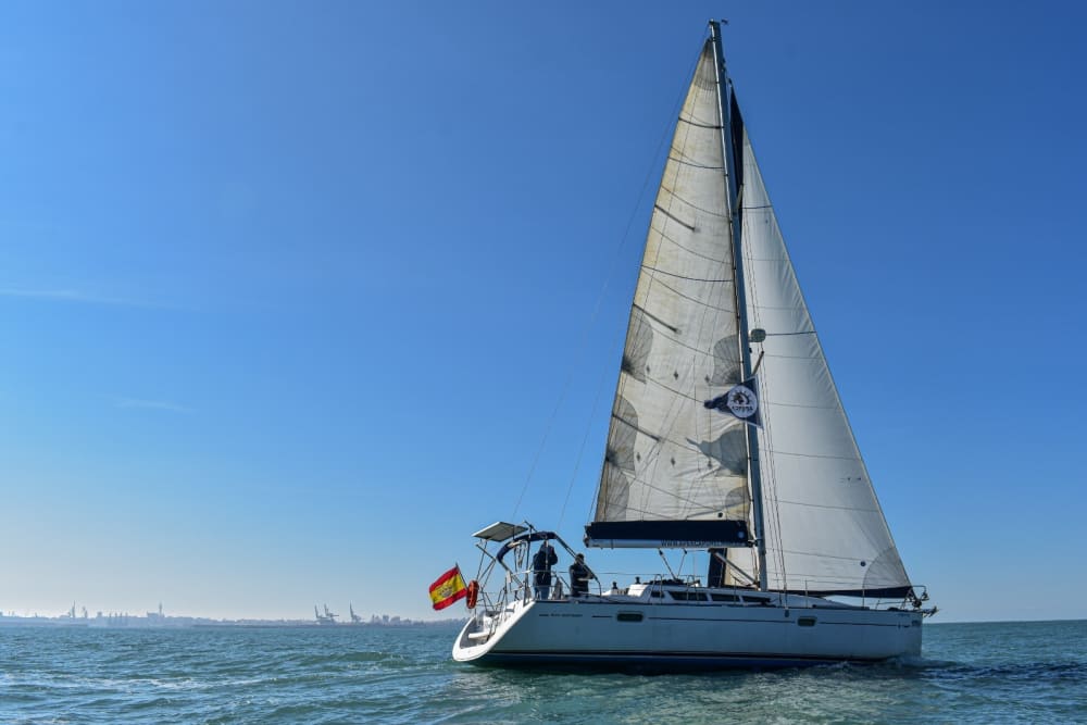 8 ore di navigazione lungo la costa di Cadice