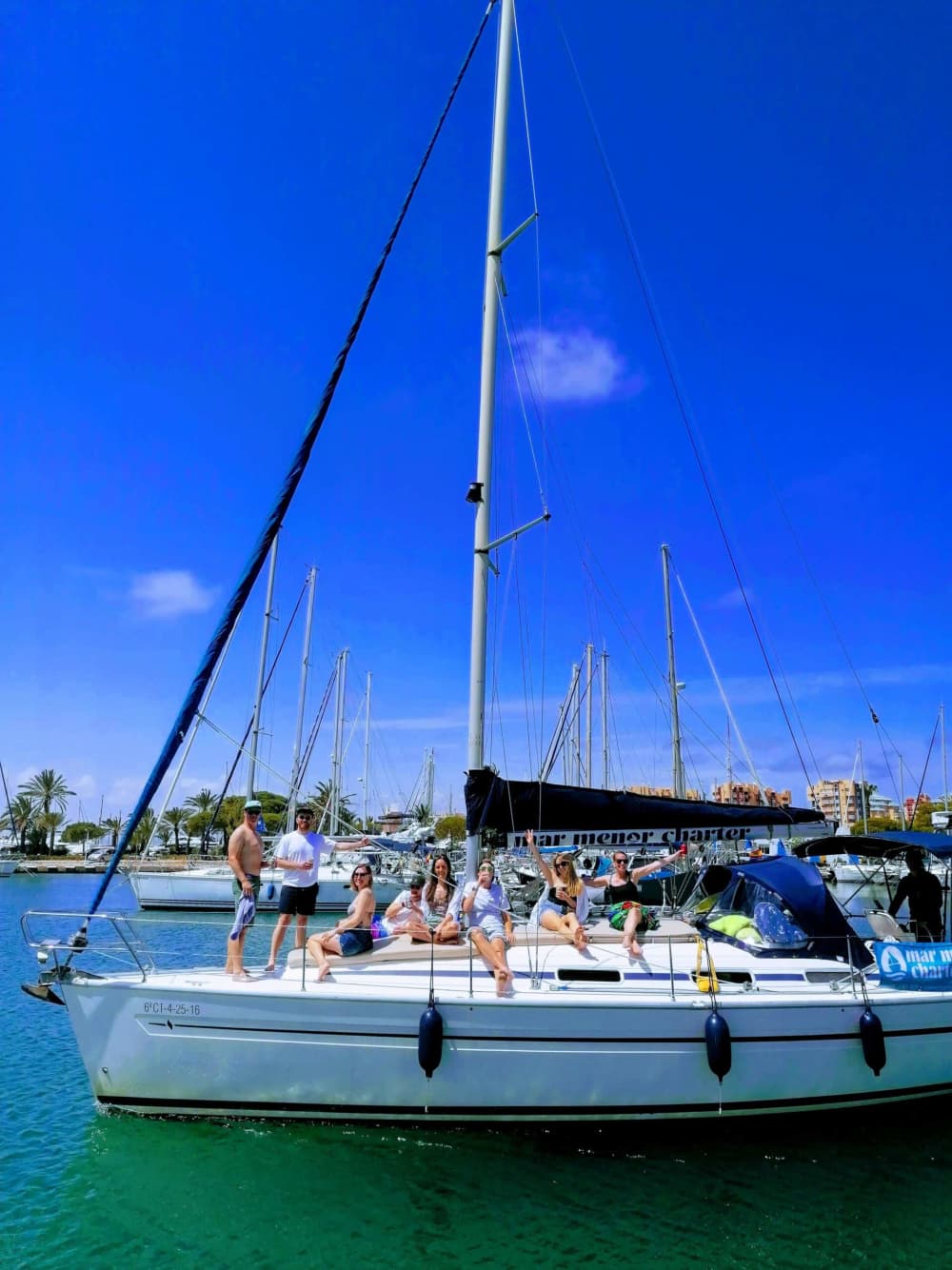 Prepare-se para a alegria: um dia inteiro de autêntica navegação à vela em La Manga.