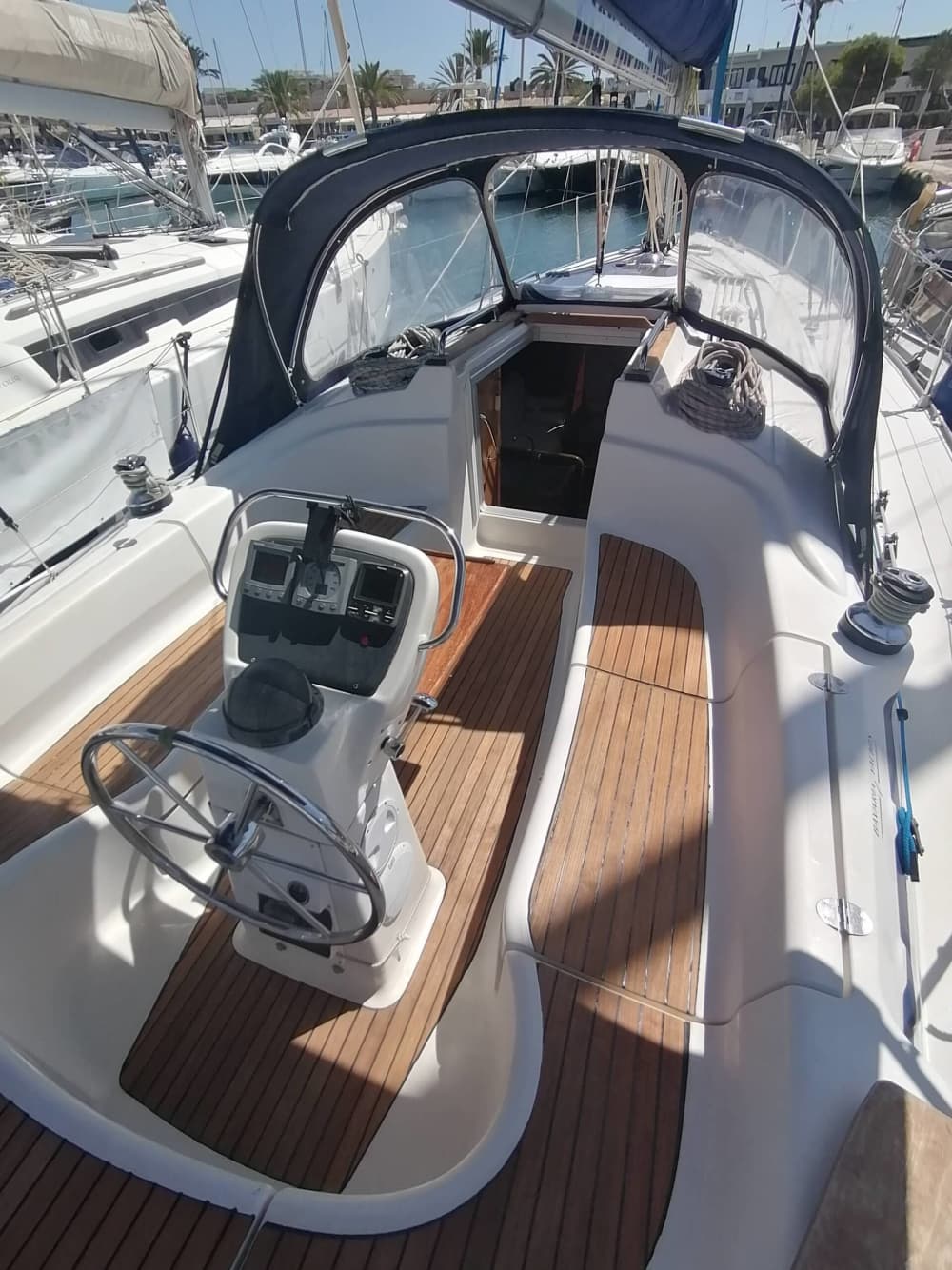 Prepare-se para a alegria: um dia inteiro de autêntica navegação à vela em La Manga.