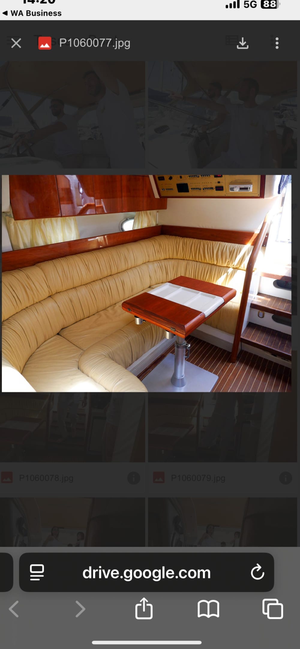 Esplora Marina di Carrara in barca: una giornata intera sull'acqua a bordo di un motoscafo.