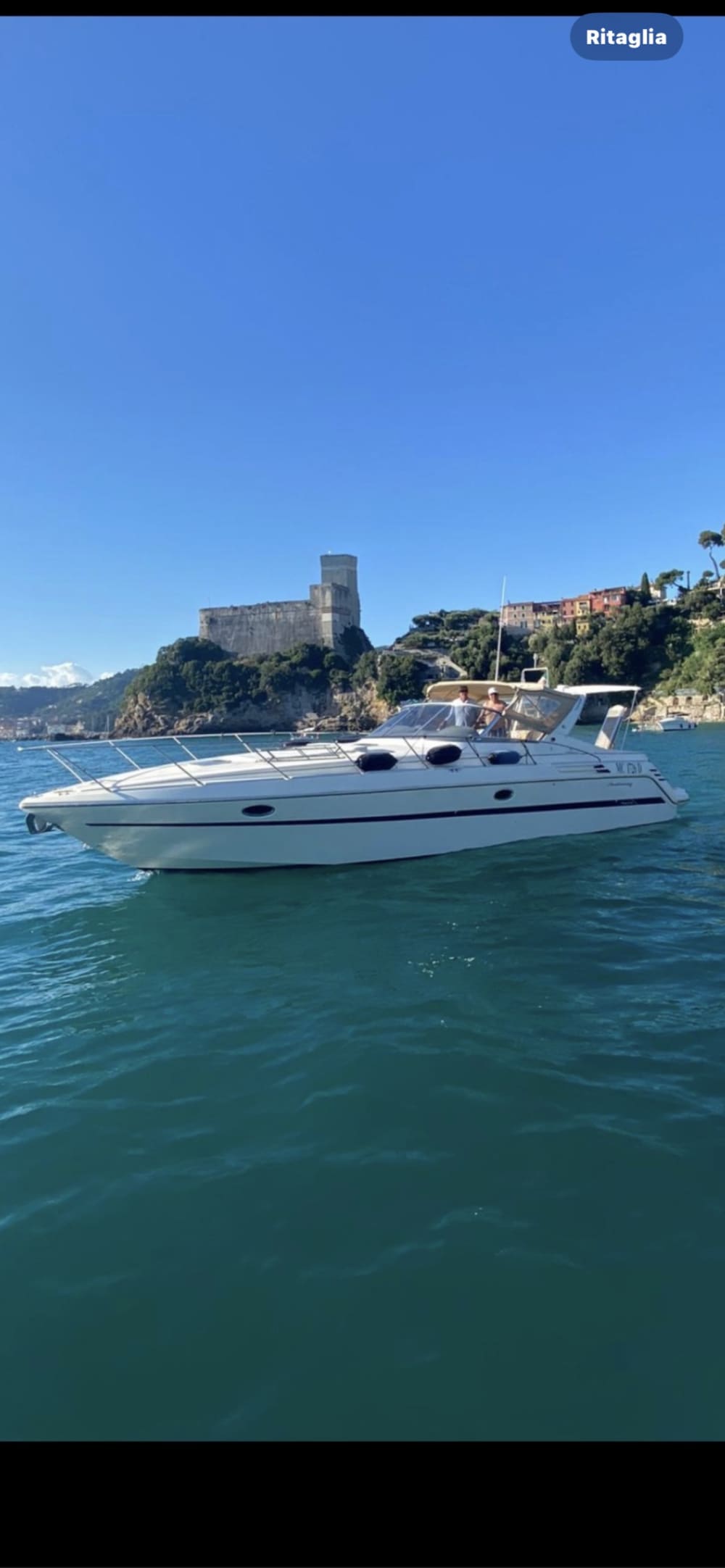 Esplora Marina di Carrara in barca: una giornata intera sull'acqua a bordo di un motoscafo.