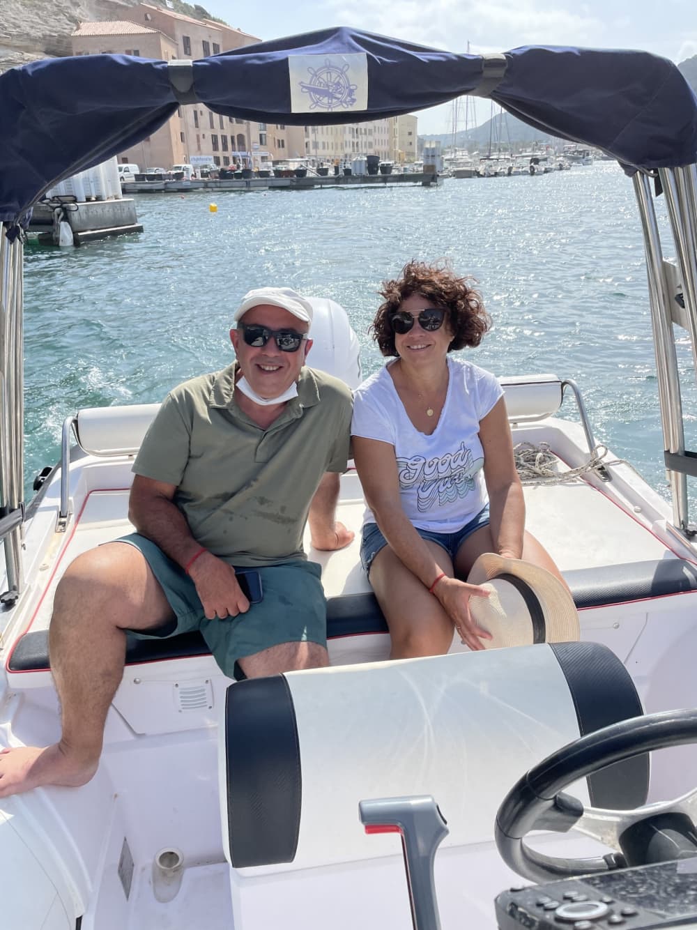 2 ore e 45 minuti per esplorare Bonifacio in motoscafo.