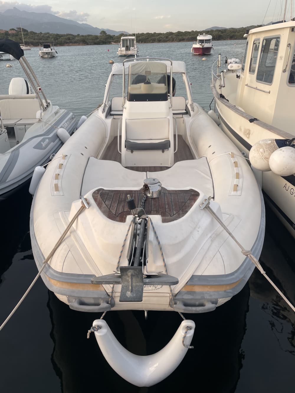 2 ore e 45 minuti per esplorare Bonifacio in motoscafo.