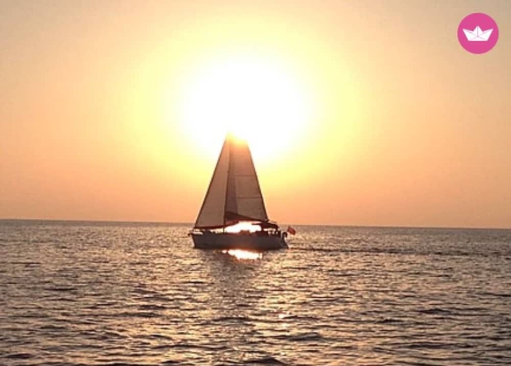 Fuga d'Oro: Vela al Tramonto e Aperitivo da La Valletta