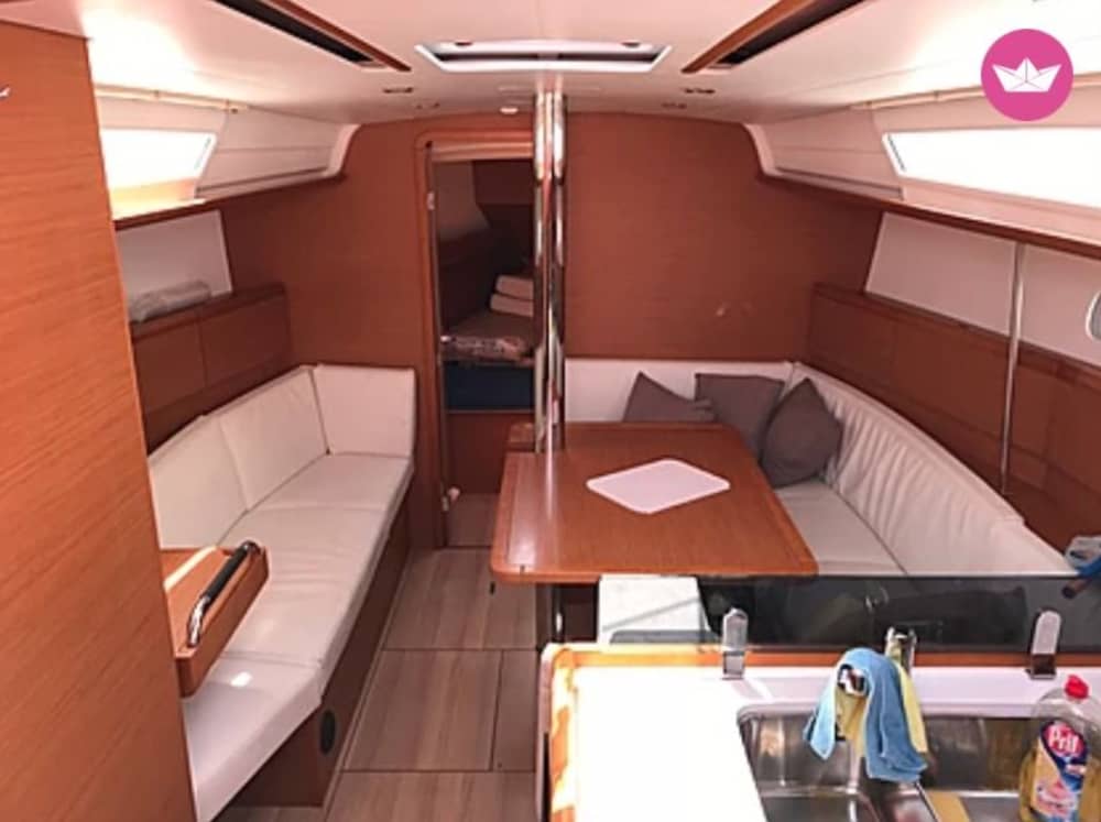 Navegando por las joyas azules de Malta en un tour de día completo