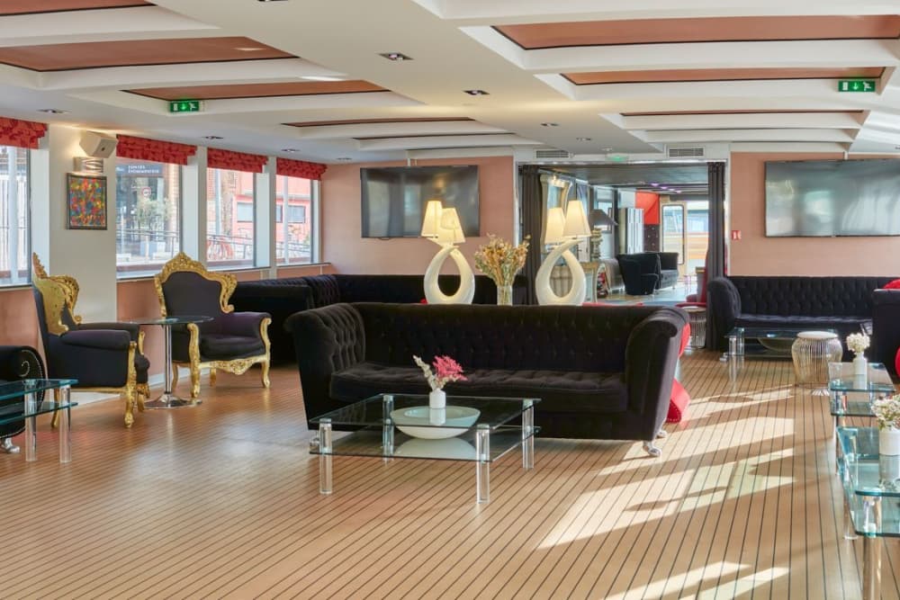 Niezapomniany wieczór firmowy na Sekwanie – luksusowy prywatny rejs