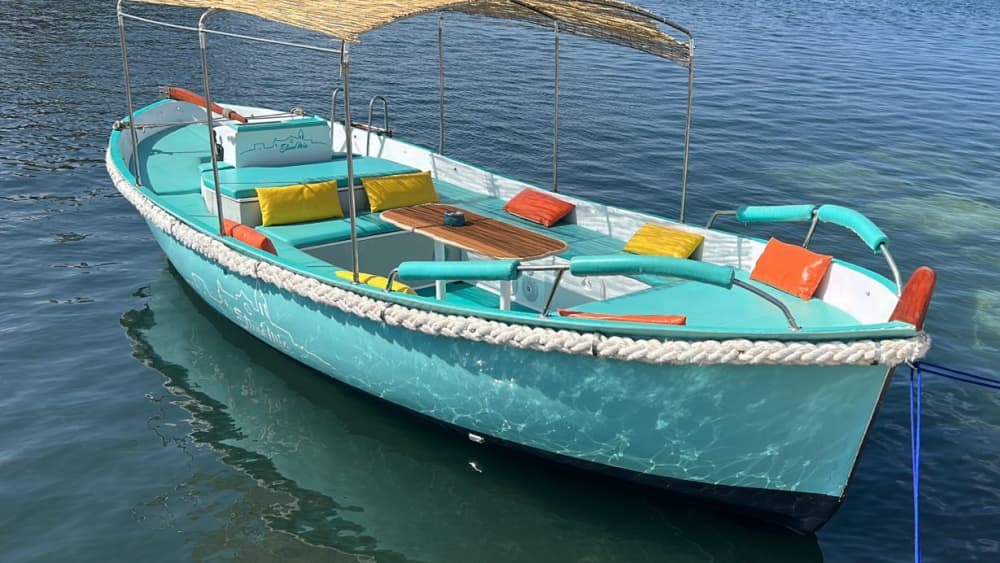 La tua giornata a Fasano: noleggia un motoscafo per una giornata intera alla scoperta dell'isola.