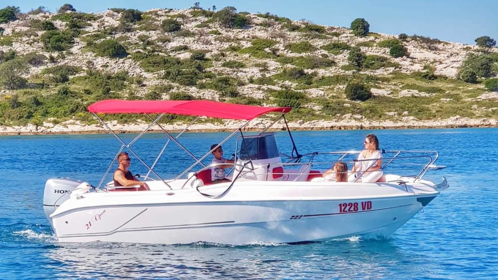 Enjoy 9h on a motorboat to explore Vodice