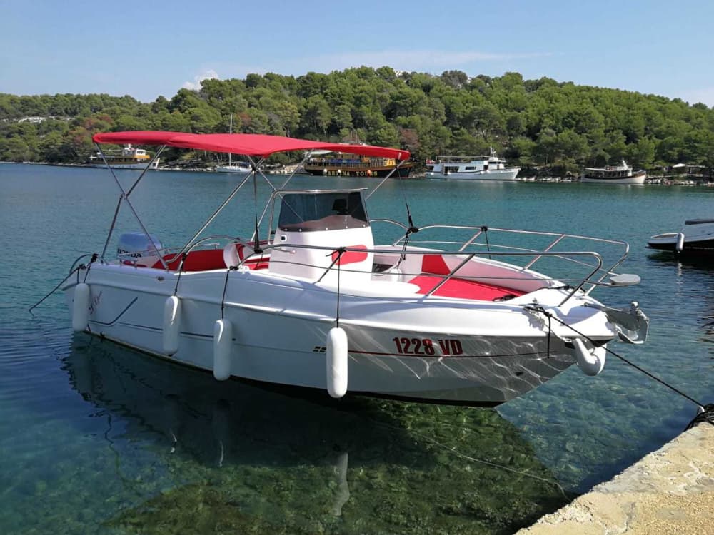 Enjoy 9h on a motorboat to explore Vodice